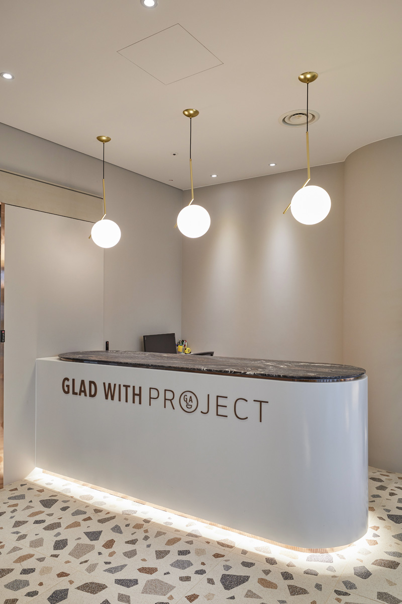 照明点缀的现代共享办公空间-13