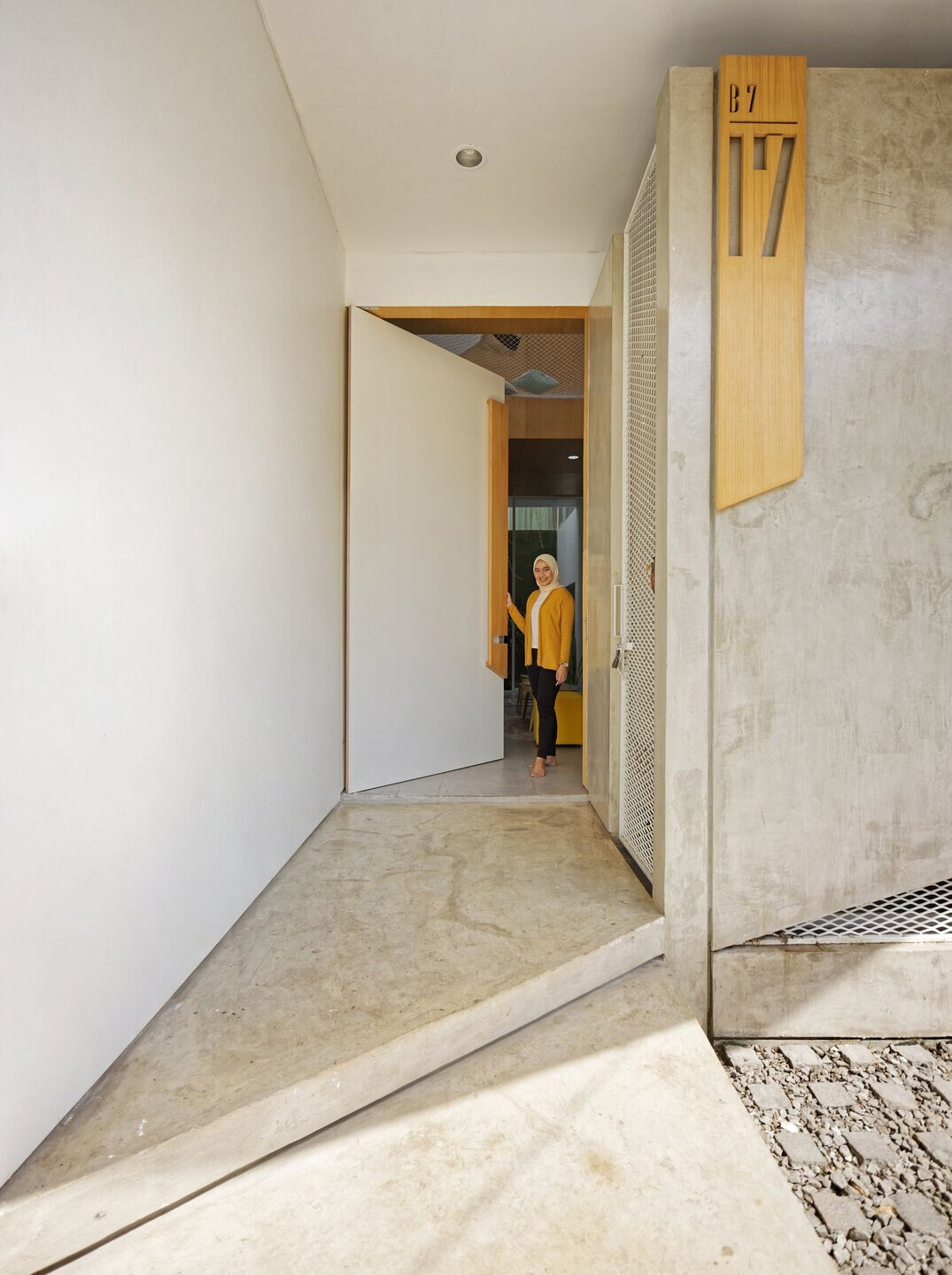 印尼狭地住宅，三角天花板创造宽敞空间-25