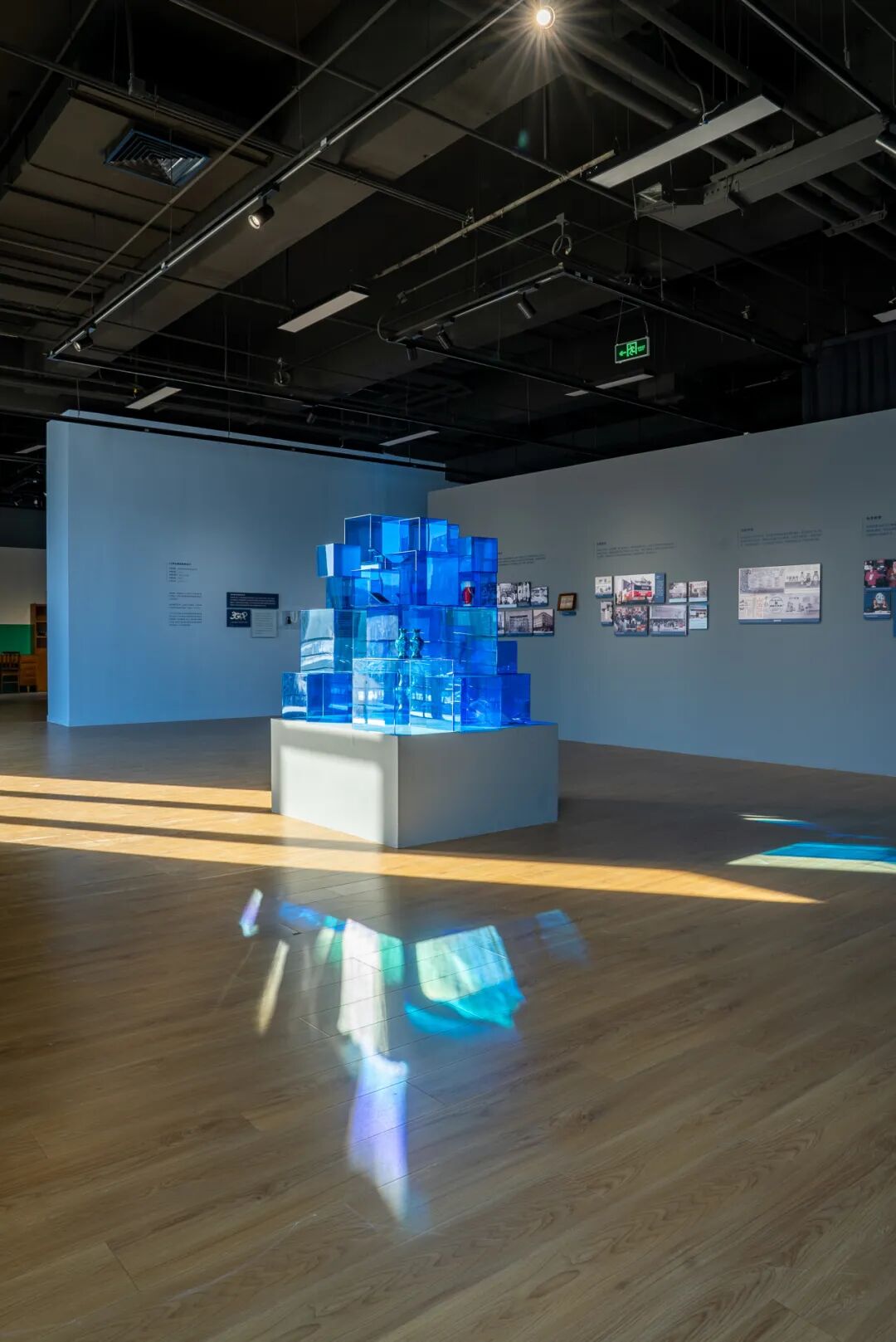 北京壹美美术馆“汉化版本从中关村出发的数字生活共同体”展陈设计-6