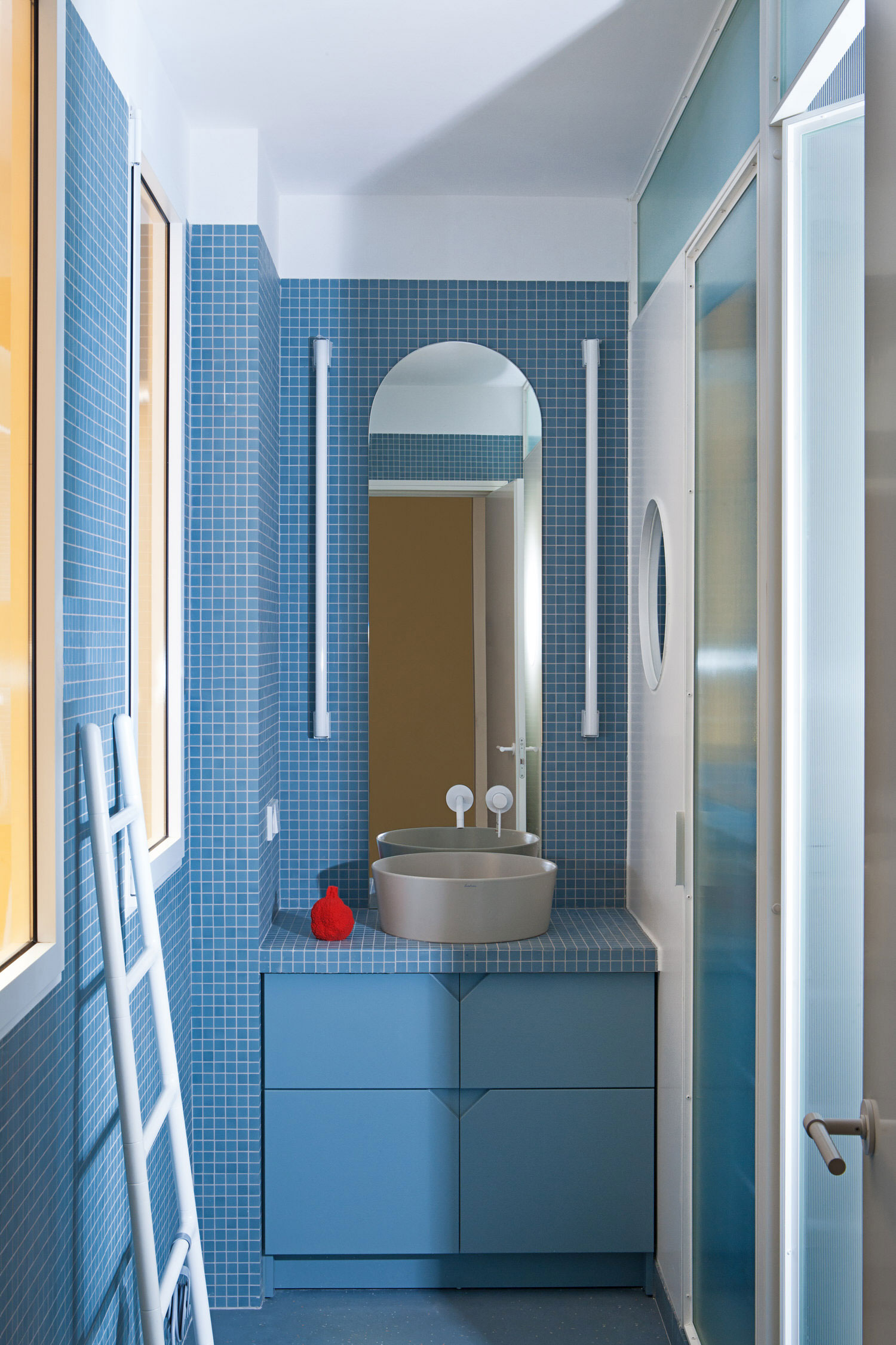 Madrid 公寓的趣味翻新 | 工业风与温馨家居的完美融合-25