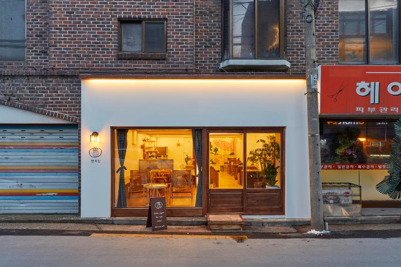 幸福空间 | 明亮温馨的 12 坪咖啡厅设计-2