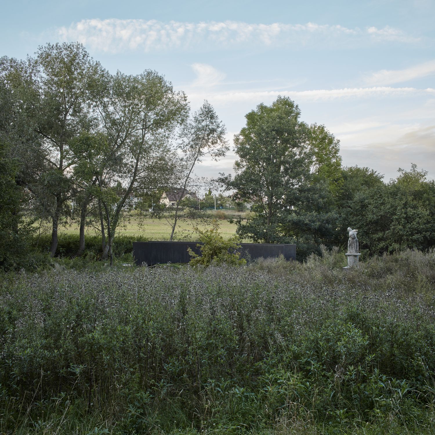 捷克Vrapicės村庄附近的混凝土人行桥-25