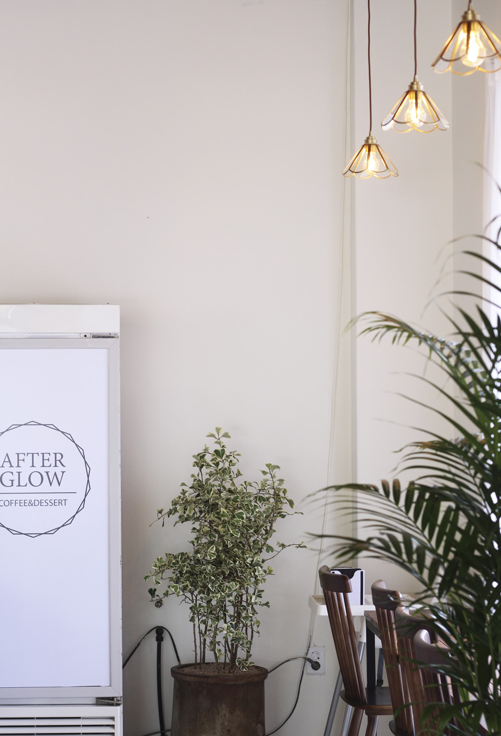 白色与木质，打造 40 平米极简咖啡厅-15