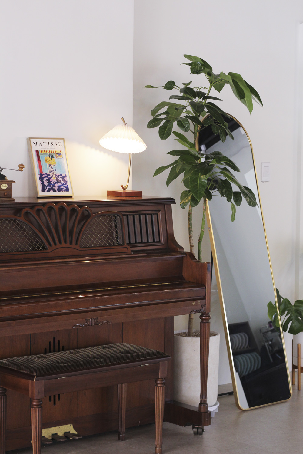 白色与木质，打造 40 平米极简咖啡厅-13