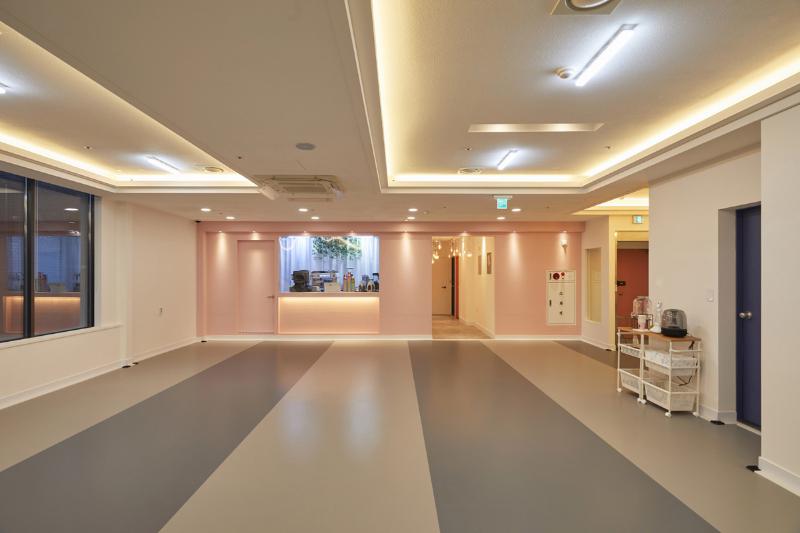 融合实用与美观的 56 平爱犬咖啡厅设计-5