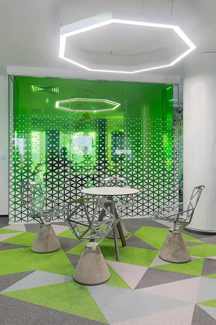 科幻未来主义元素融入的 Thales 泰雷兹办公室设计-9