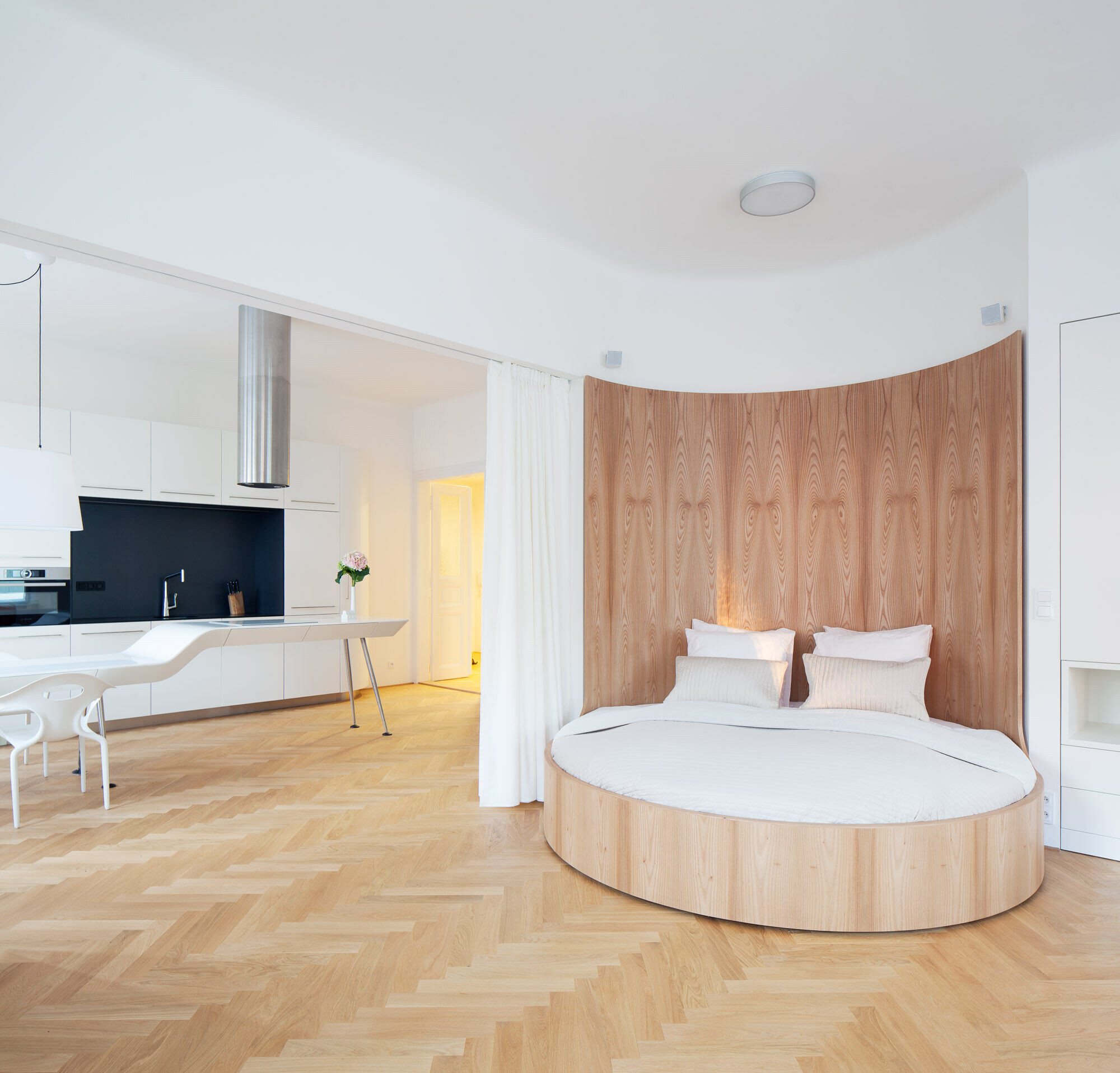 旋转床铺与完美收纳 | Kafkova 公寓的极致功能设计-19