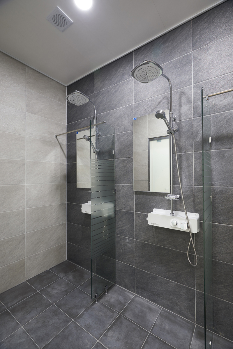 现代明亮 60 平健身中心，专业与时尚的完美融合-19