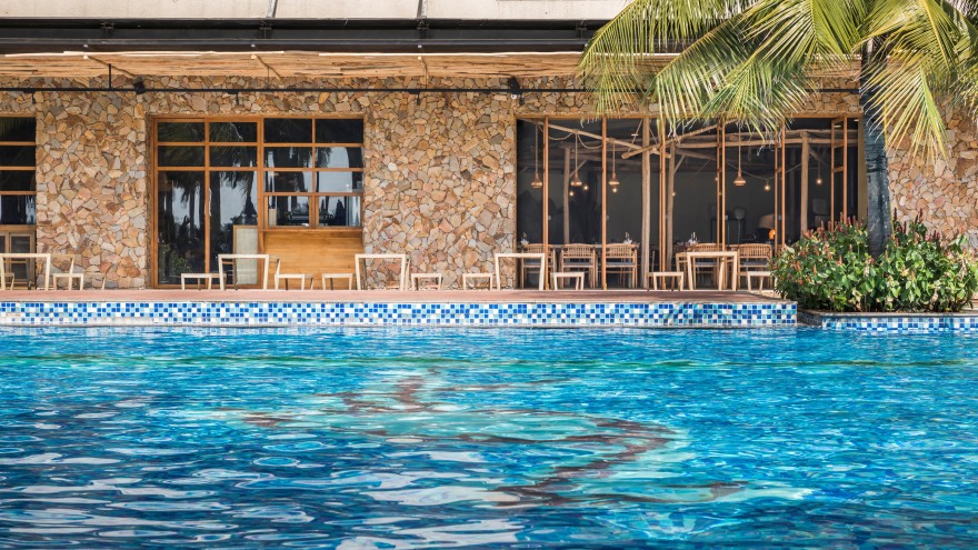 越南"Pizza 4P's"餐厅设计 · 海边别墅中的自然优雅-28