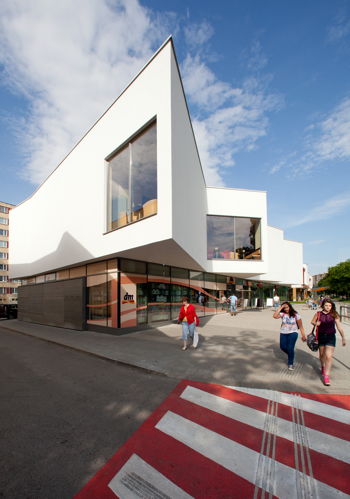 OC BREZNO | 抽象山峦下的购物商城-15