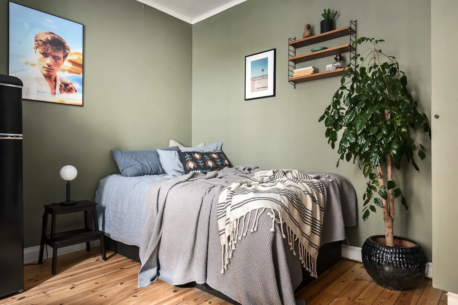 20 平米绿黑个性小窝-7