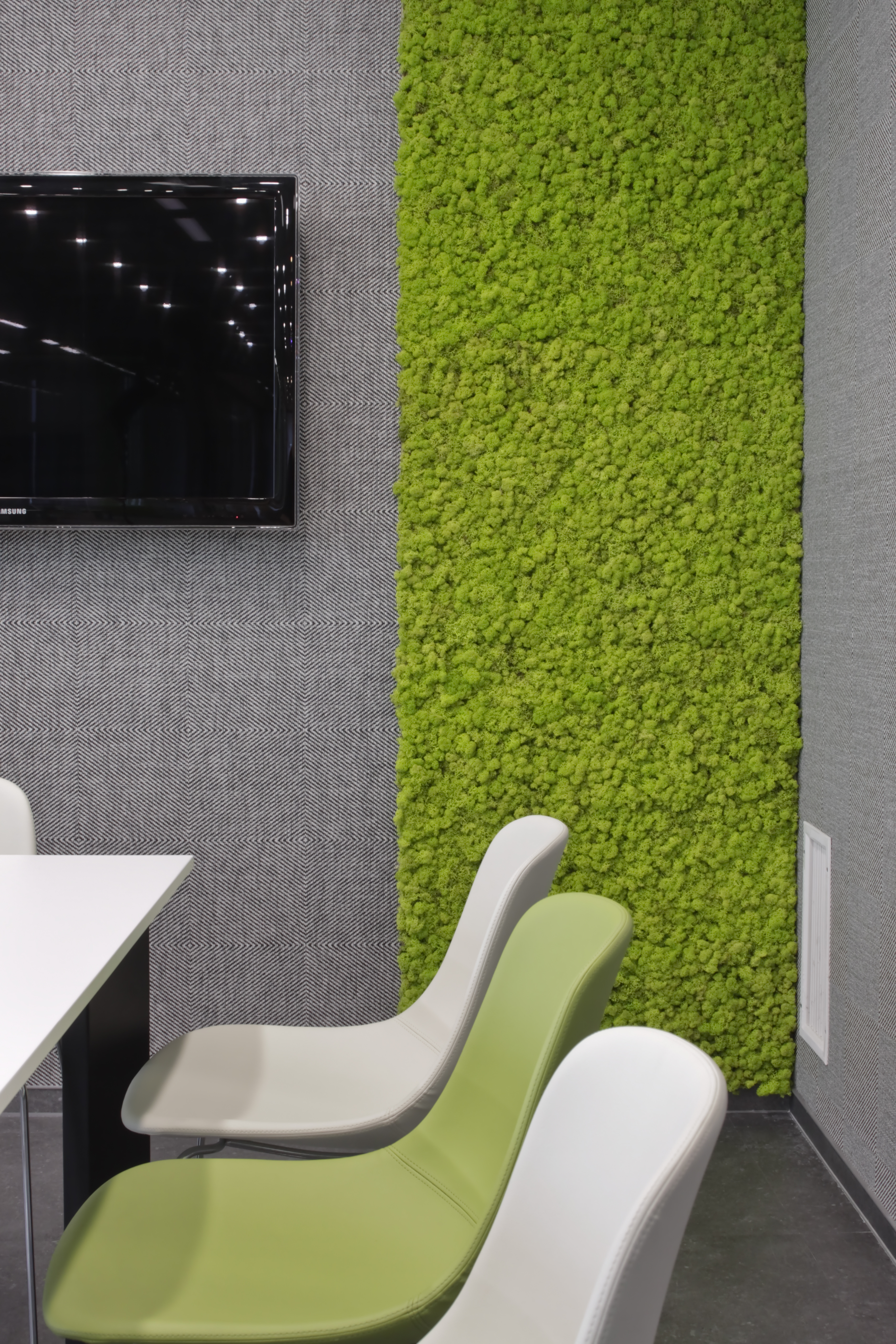 现代科技融入的灰色空间-22