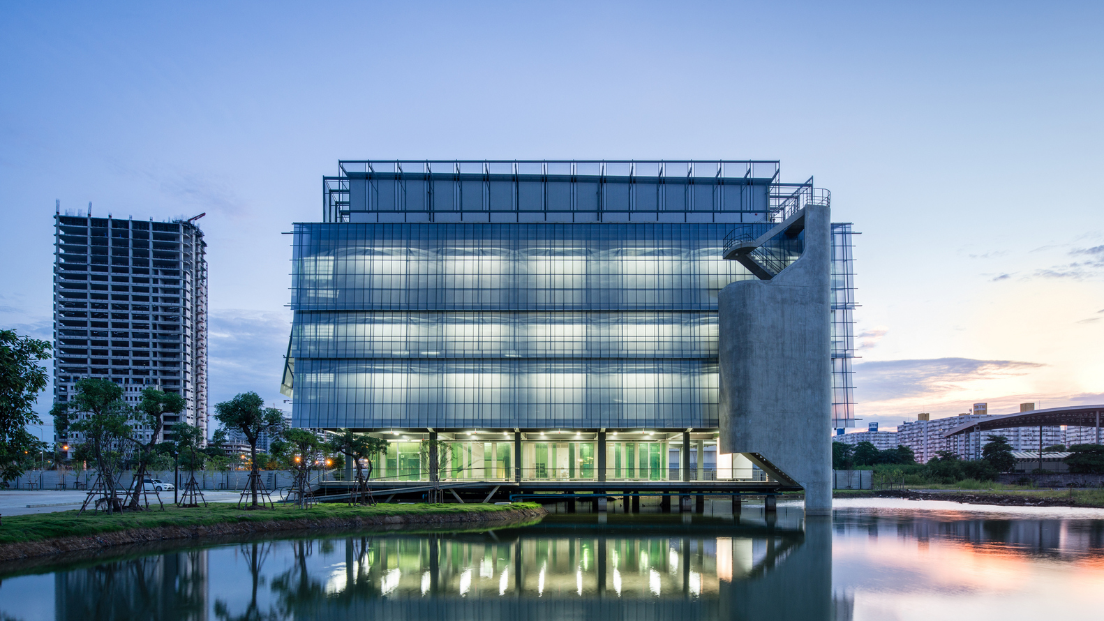 泰国 Silpakorn 大学地标性建筑-59