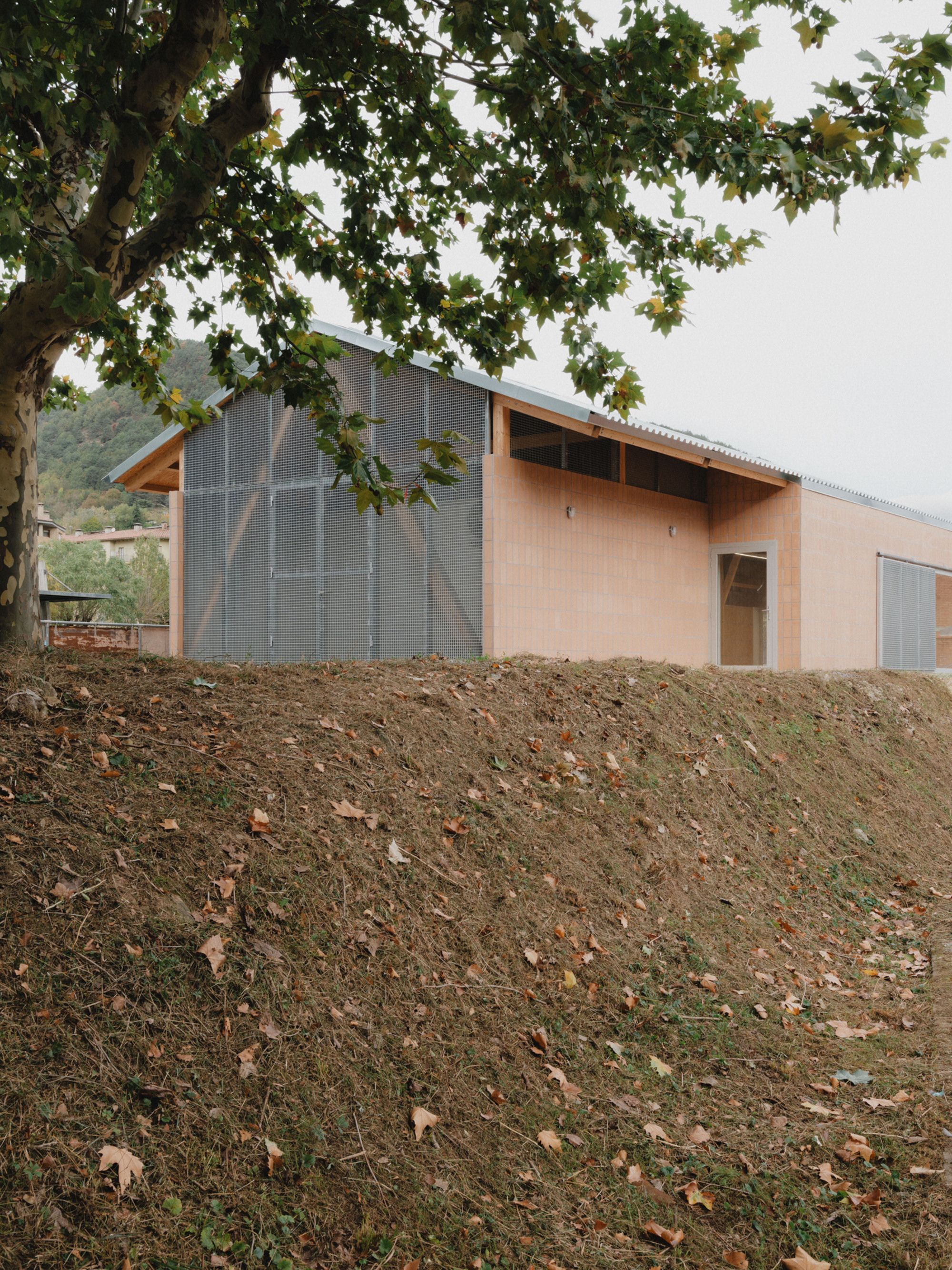 Ripoll - Changing Rooms and a Multi-Purpose Hall / MH.AP Studio + Sergi Serrat-23