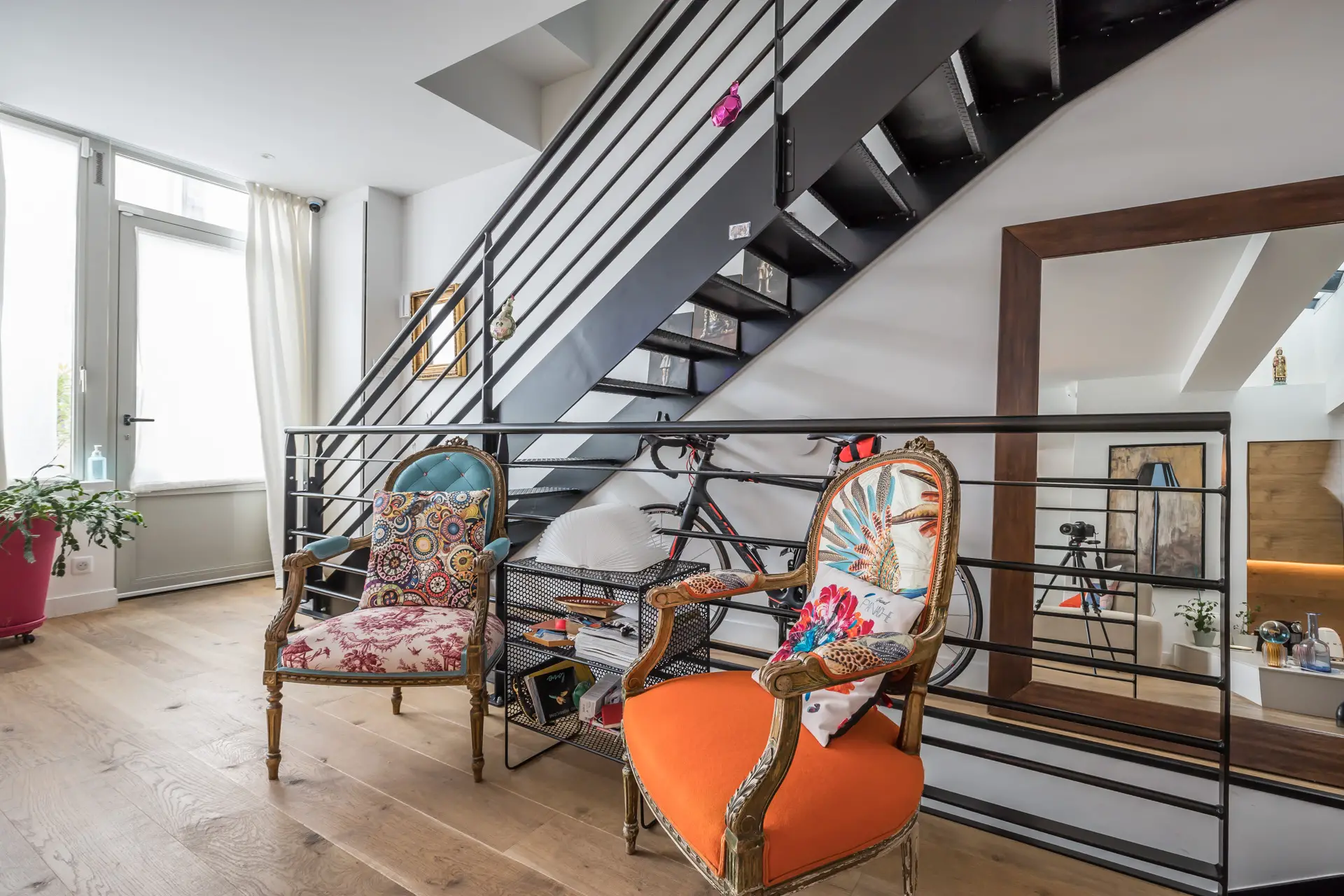 巴黎优雅工业风 Loft 住宅，色彩与空间的完美融合-2