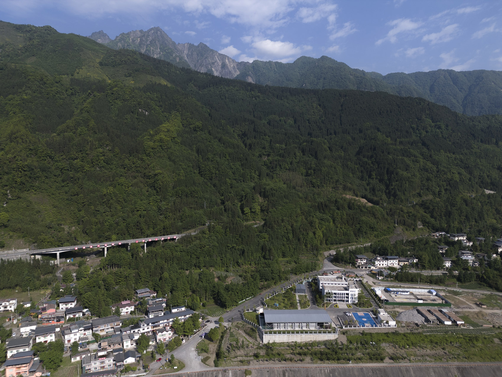 天堑与巨石·“绵茂公路”纪念展览馆设计丨中国德阳丨上海交通大学设计学院昊德工作室-7