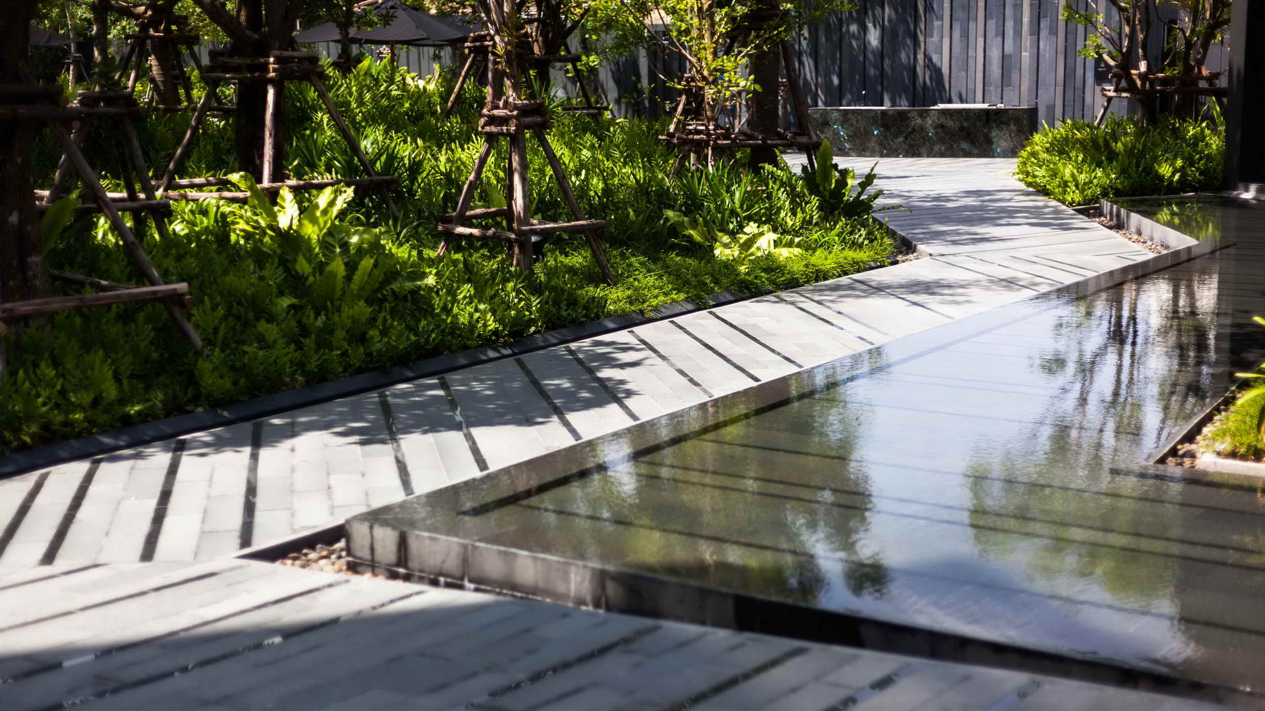 泰国普吉岛 The Deck Patong 公寓 | 融入自然的景观设计-22