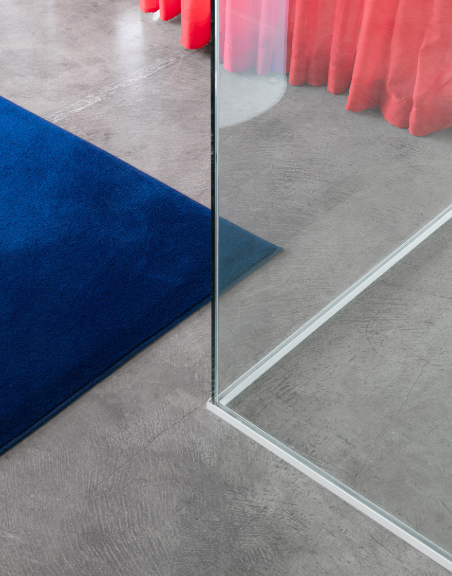 融合实体与数字的 Hush Studios 办公室设计-23