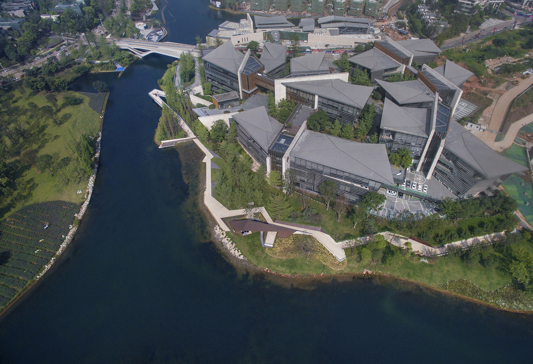 成都麓湖郎酒集团总部 / 上海骏地建筑设计事务所股份有限公司-3