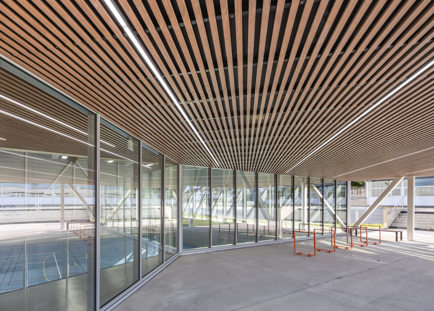 吕克·博格利打造的地形嵌入式体育设施-48