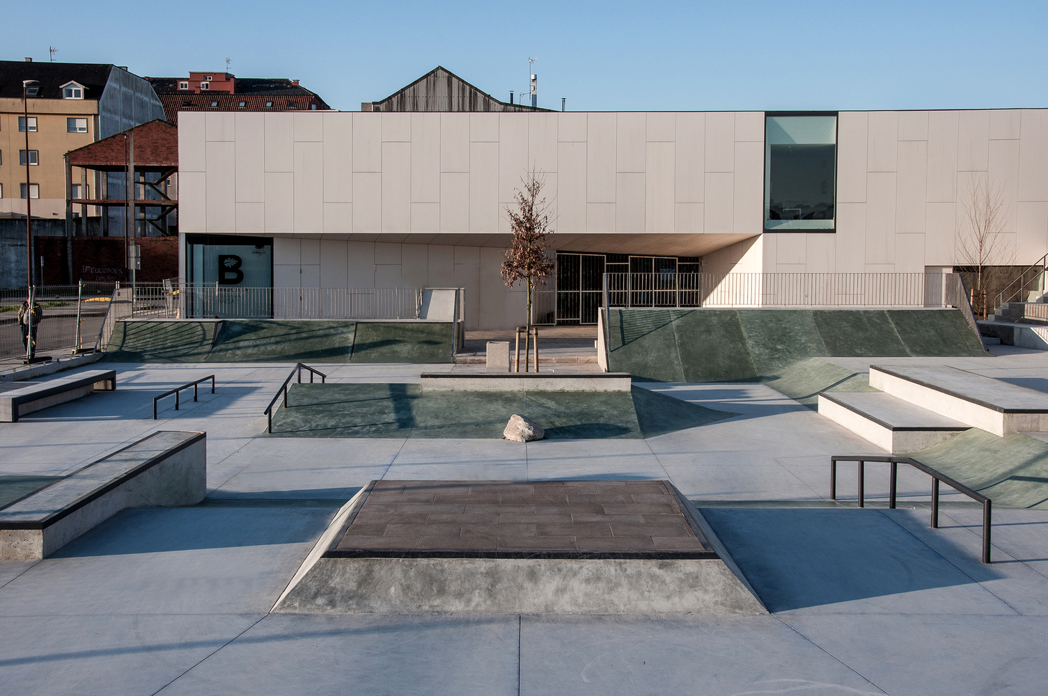 Carballo 滑板公园 · 融入城市的街头运动空间-18