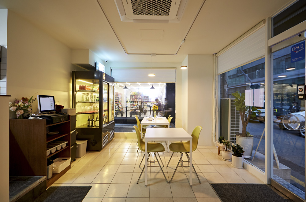 11 平小空间，白色与木质的极简餐厅设计-6