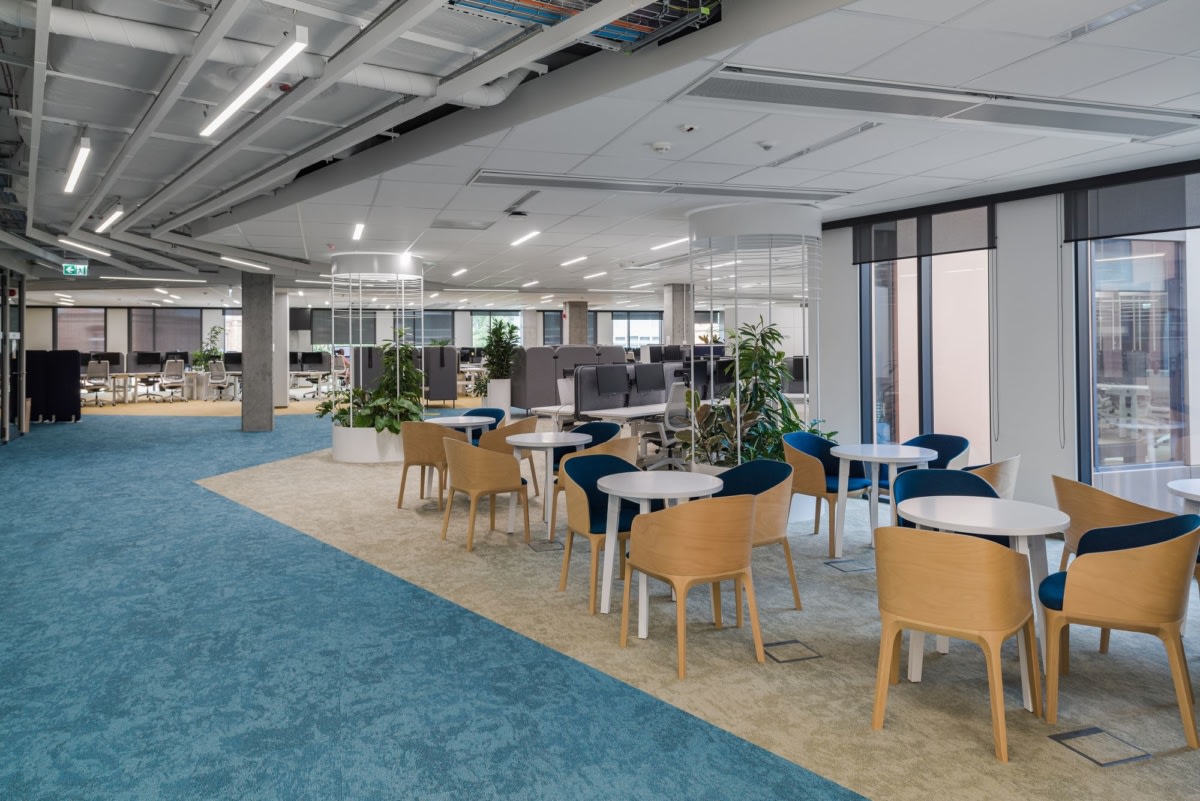 波兰 Skanska Krakow 办公室 · 绿色环绕,功能丰富的创新工作环境-14