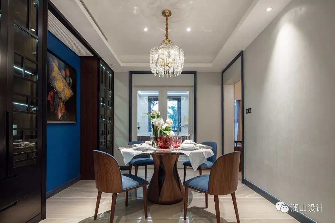 地下室华丽变身,蓝色魔力营造梦幻空间-6