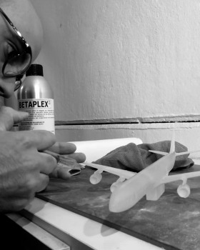 伊比利亚航空A340飞机模型（按比例制作）

注：Iberia常见指伊比利亚航空公司；A340是空中客车A340型飞机；scale model是按比例制作的模型 丨EXarchitects