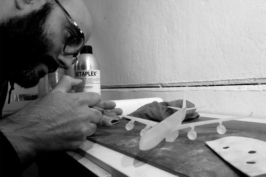 伊比利亚航空A340飞机模型(按比例制作)
注:Iberia常见指伊比利亚航空公司;A340是空中客车A340型飞机;scale model是按比例制作的模型 丨EXarchitects-16