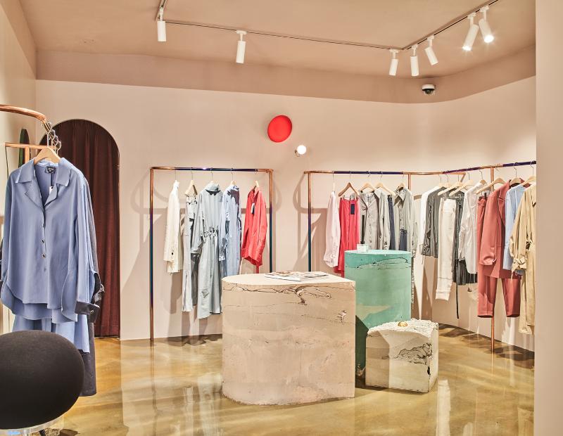 感性空间重塑，103 平米咖啡服饰店室内设计展示-5