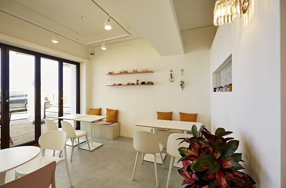 简约白调 16 坪咖啡厅 设计报价案例-12