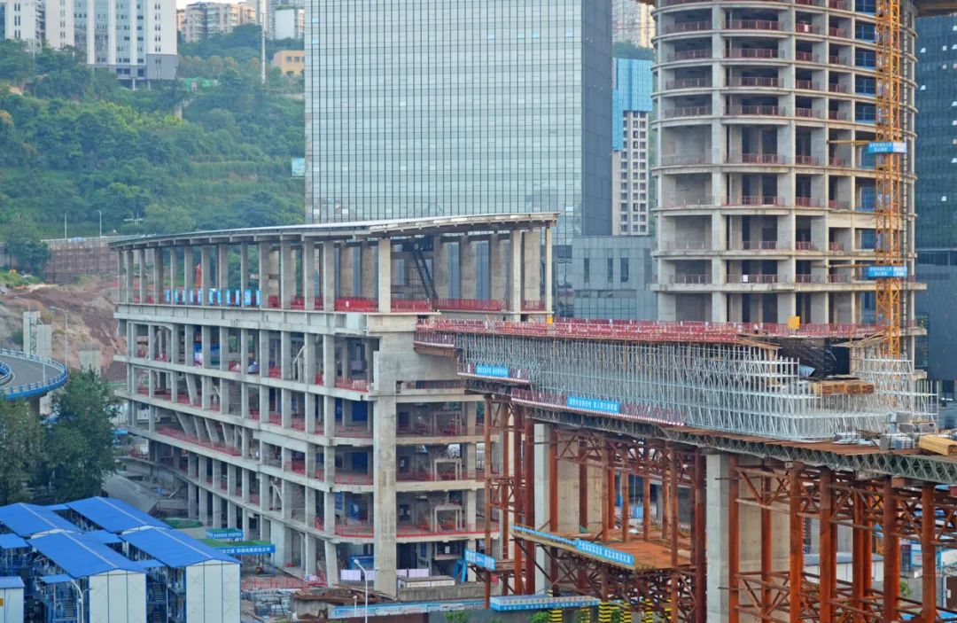 再现地铁穿楼景致：化龙桥站重庆陆海国际中心TOD-69