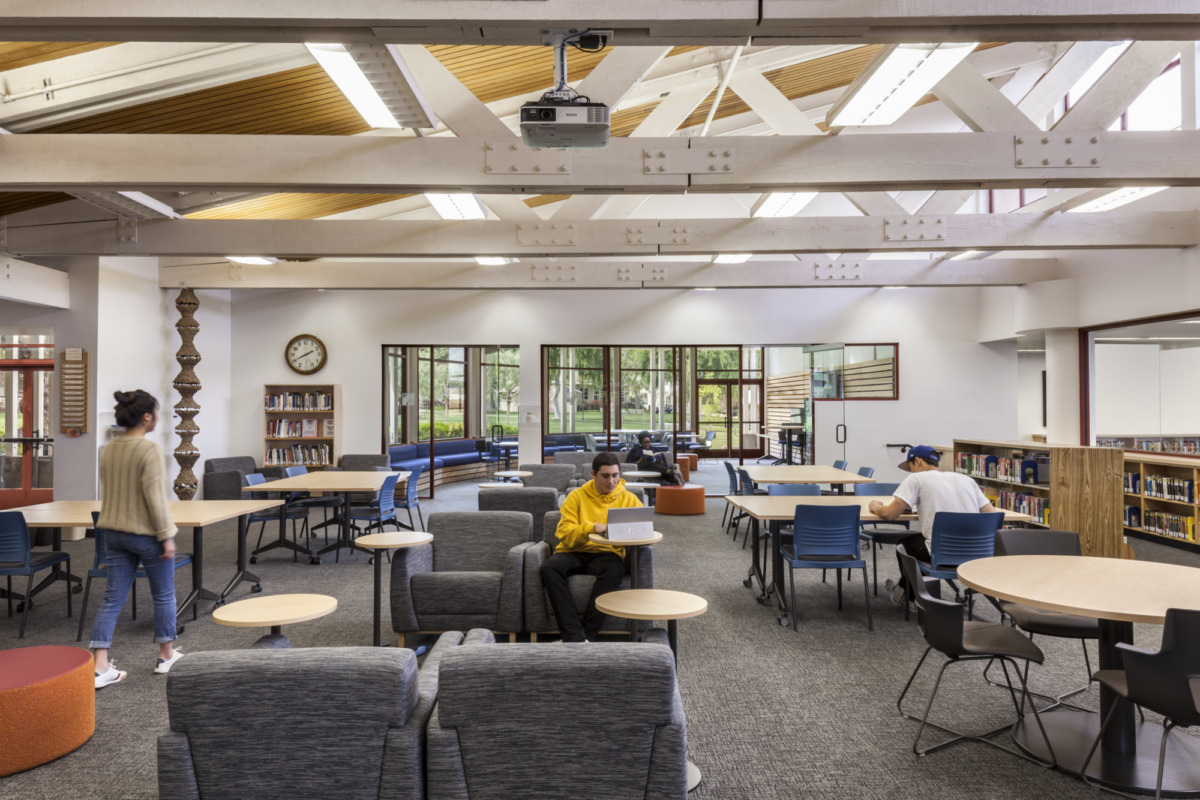 HED 打造的 Chadwick School 图书馆-5