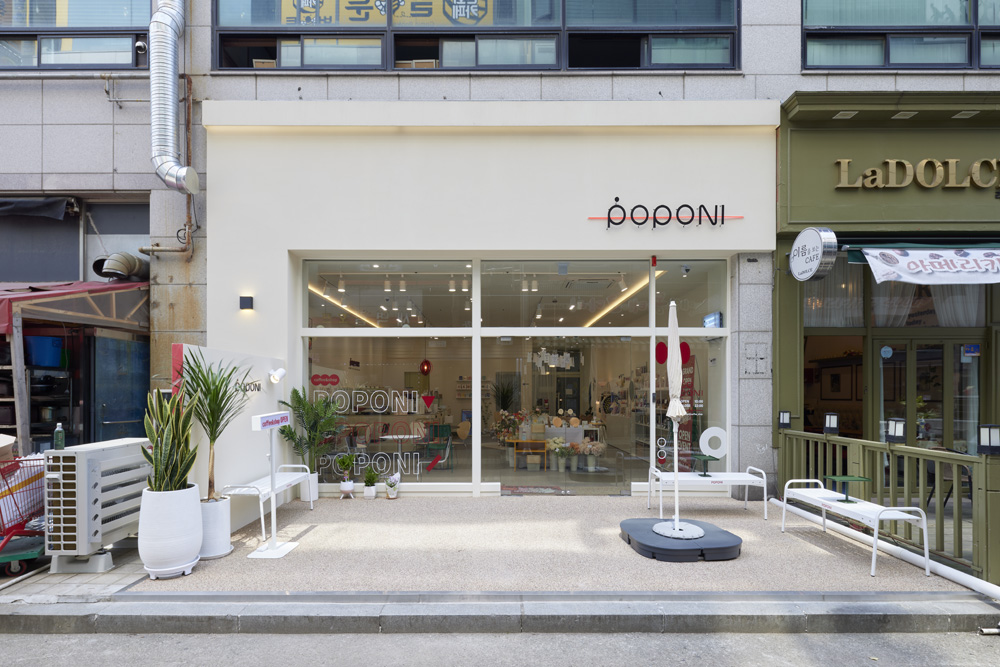 白色梦幻咖啡厅 | 31 平米的极简艺术空间-2