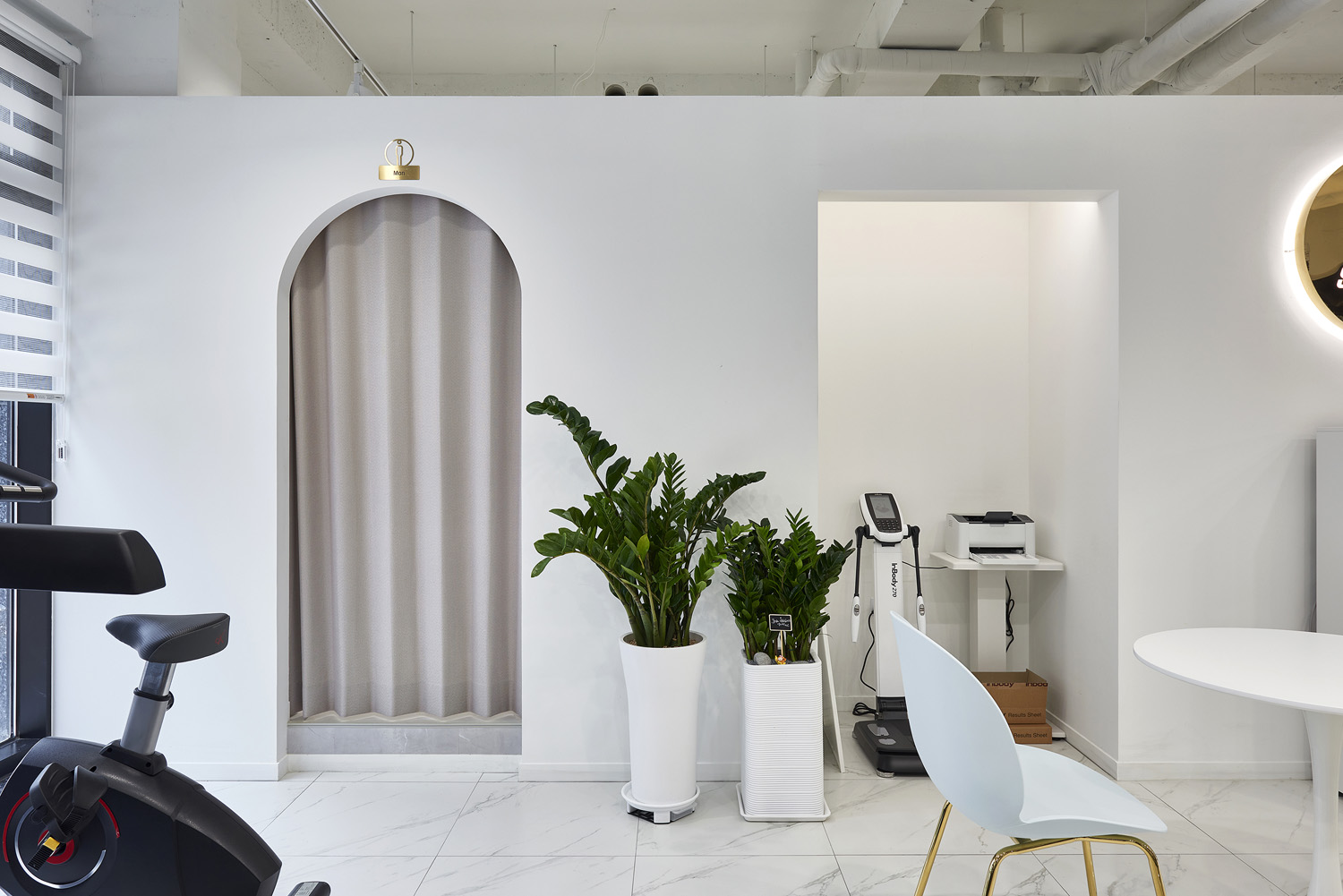 白色简约 PT 工作室设计-9