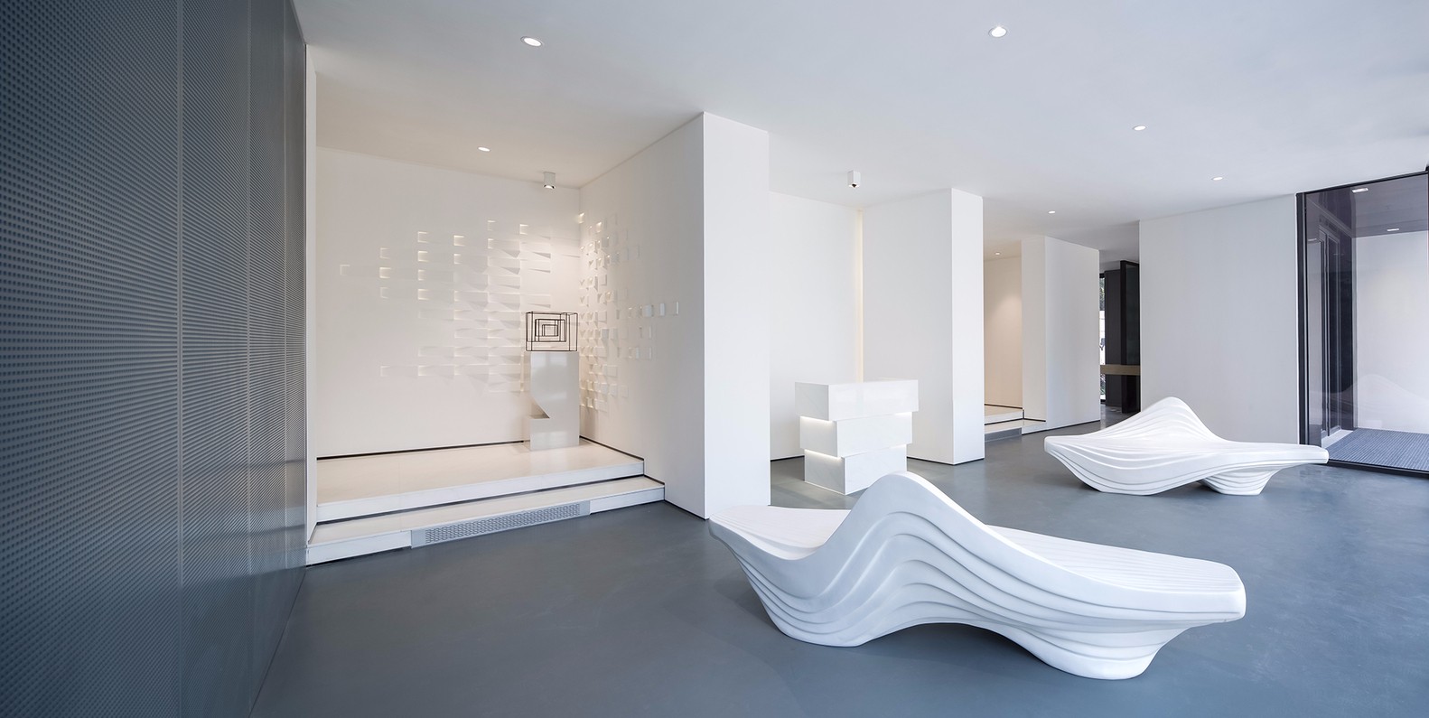 深圳：纯洁白色极简抽象的艺术展示厅-0