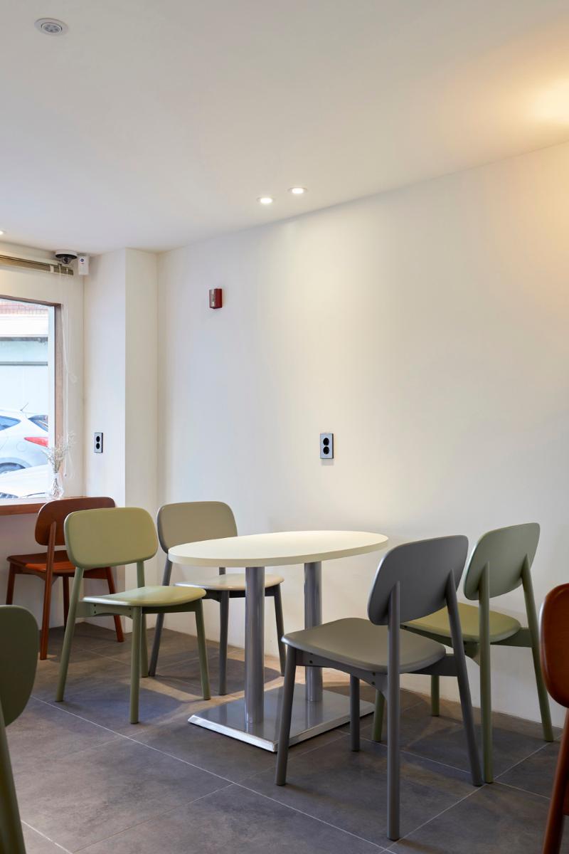 18 平极简蛋糕店 | 白色&原木的精致空间-8