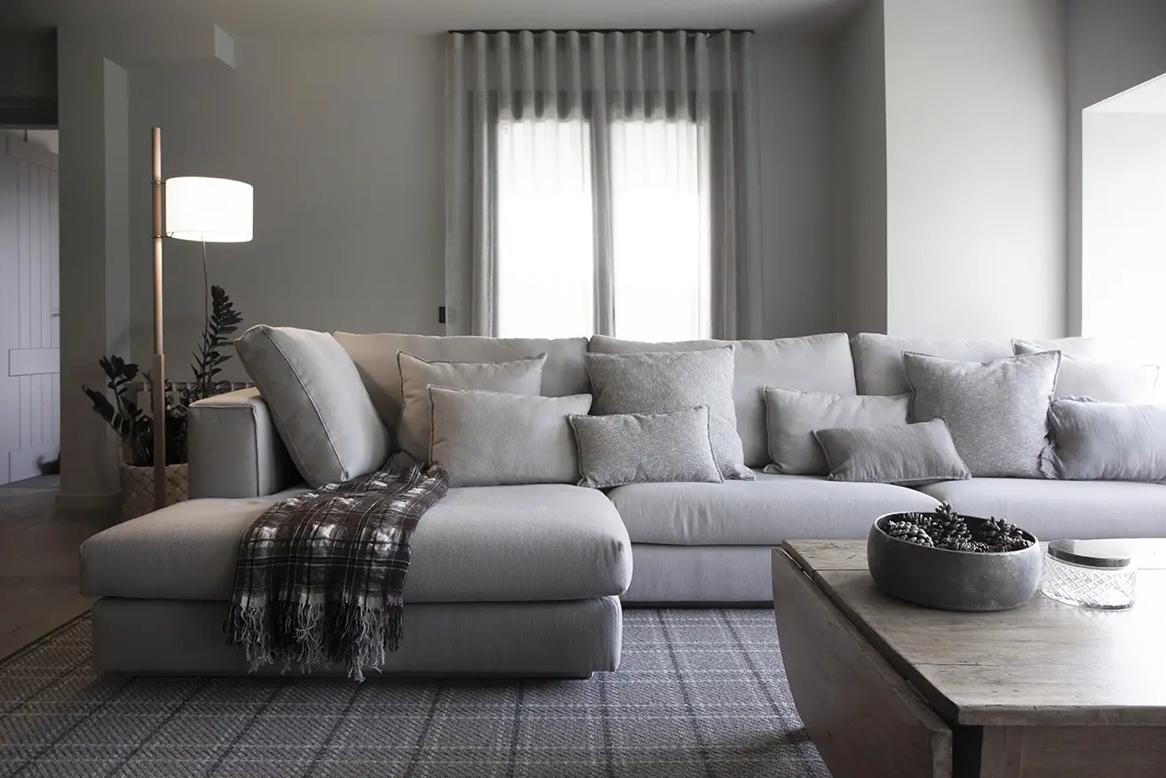 西班牙 Pyrenees 家庭避难所 | 灰色调与自然元素的完美结合-4