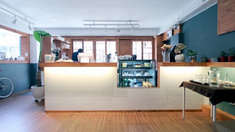 25 平迷你咖啡馆，极简空间里的设计魅力-8