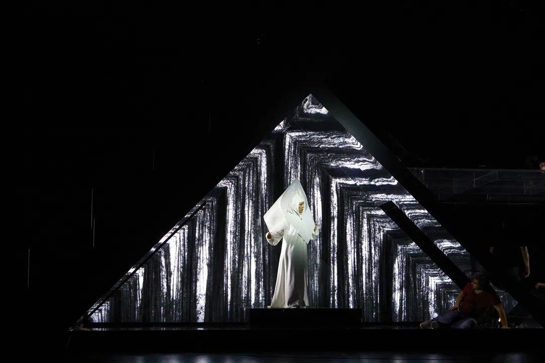 《图兰朵》歌剧舞台设计丨瑞士日内瓦丨teamLab-49