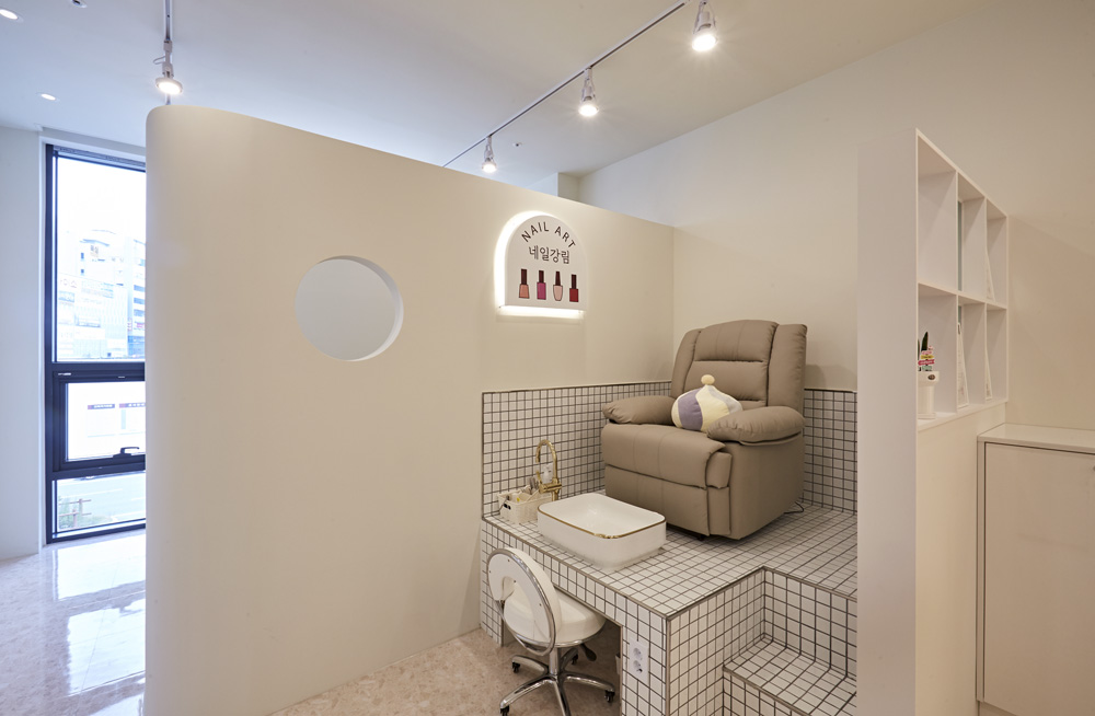 12 平米简约卧室，照明设计是亮点-9