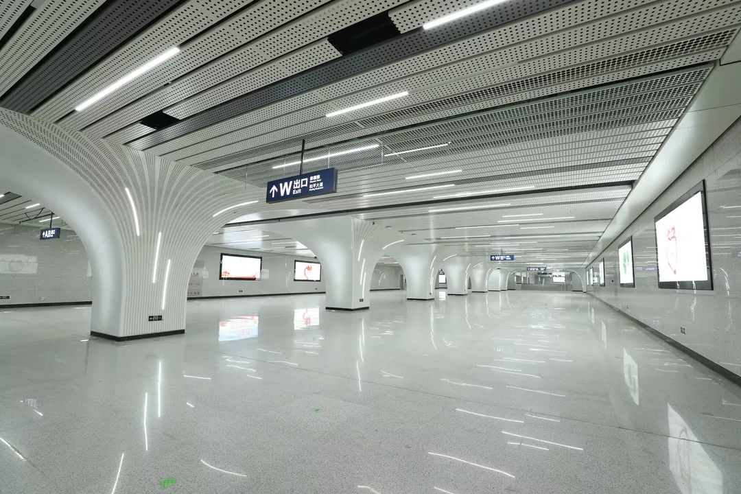 武汉首座四层地铁车站惊艳亮相-48