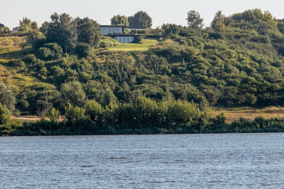 波兰现代河畔别墅，自然与人居的完美融合-3