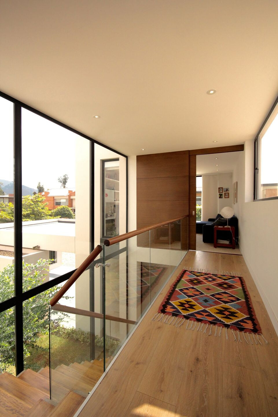 哥伦比亚 L 型别墅 · Campuzano Arquitectos 的室内外一体化设计-44