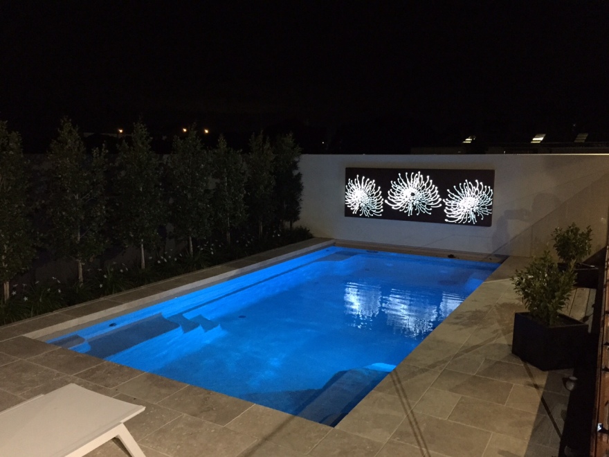Geelong 泳池边水幕灯箱景观设计丨澳大利亚丨PO Box Designs(Lukas Jess)-5