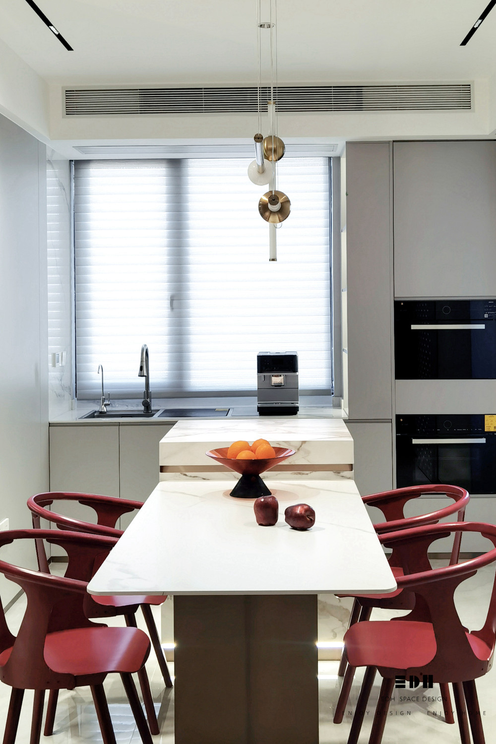 星空之梦 · 红金交织的现代家居空间-39