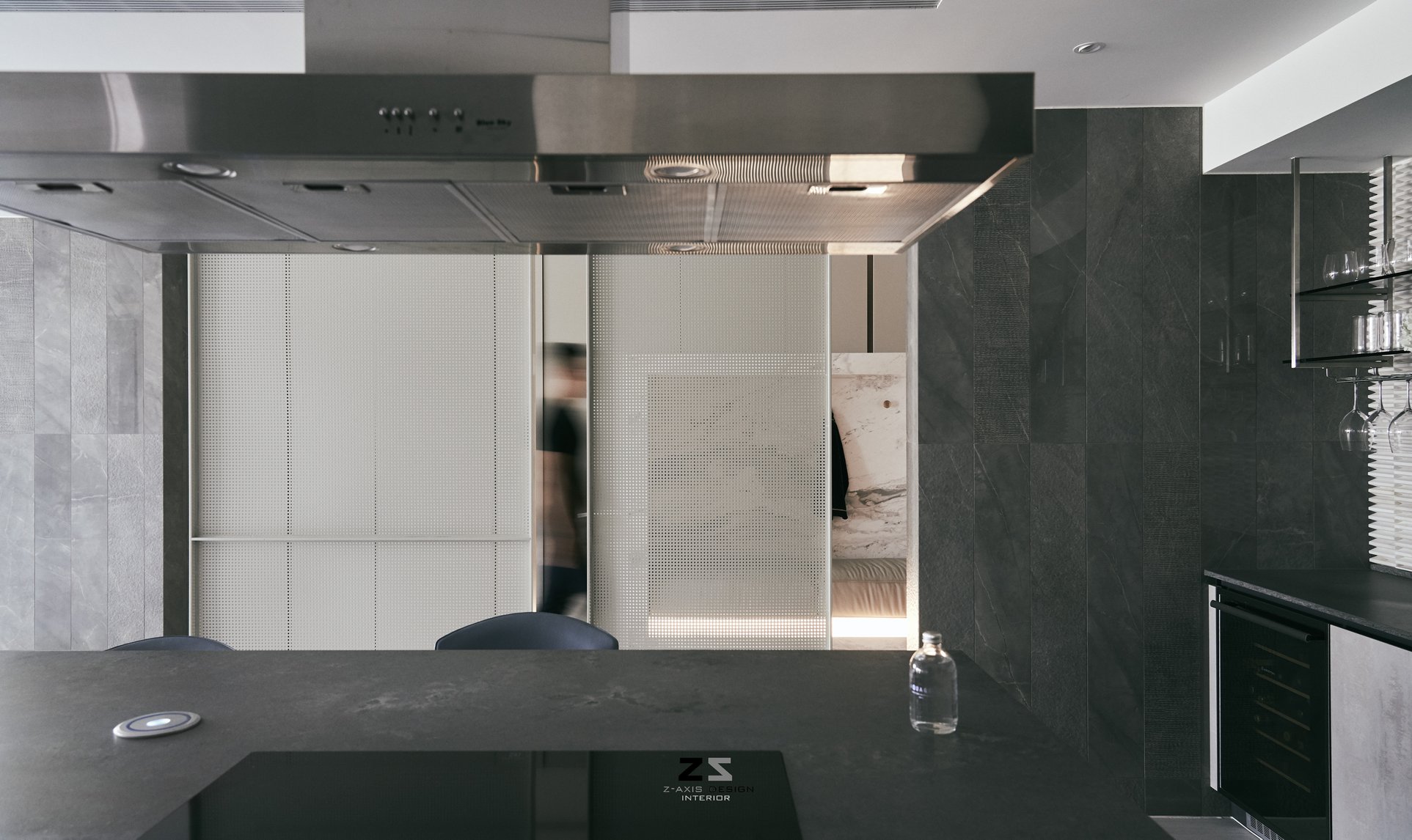 台中 L 宅 | 灰色调 Z 轴空间设计，双向沙发打造趣味动线-15