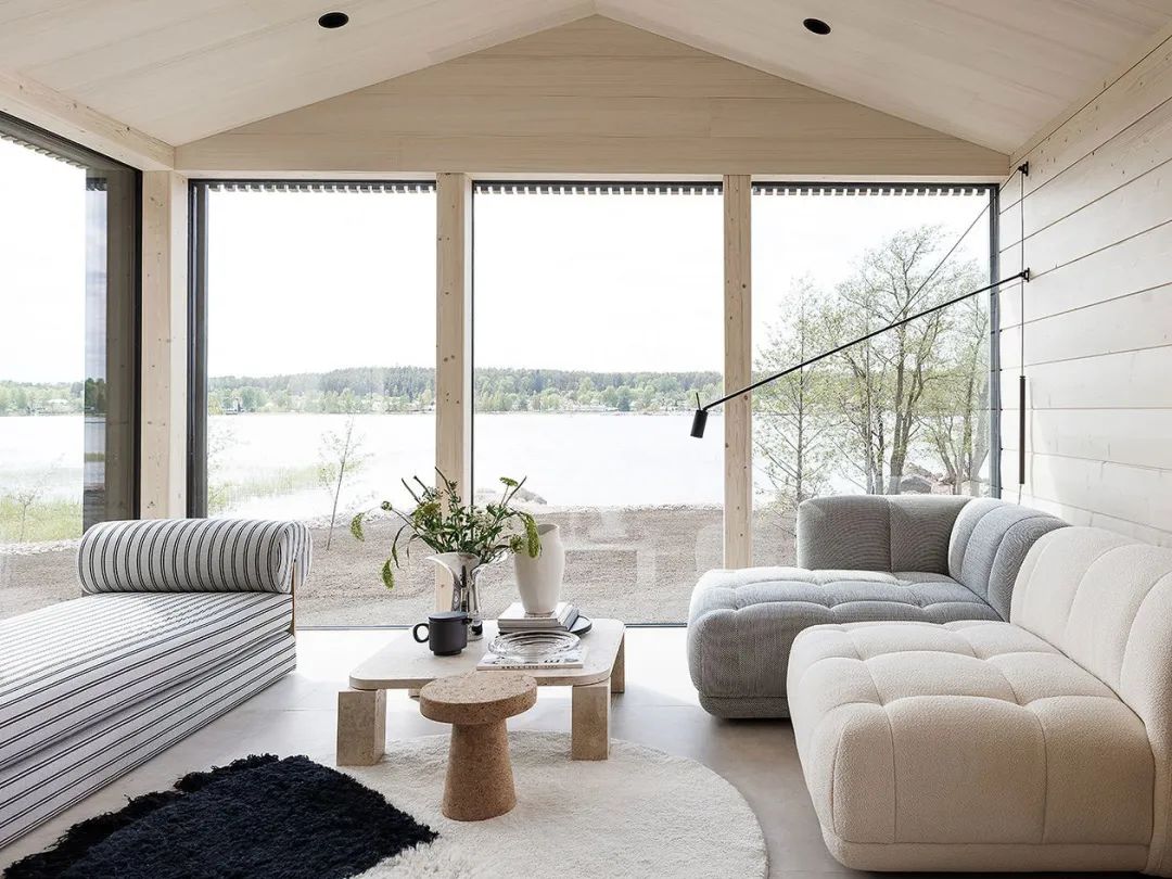 芬兰湖边侘寂风别墅丨Laura Seppanen-17