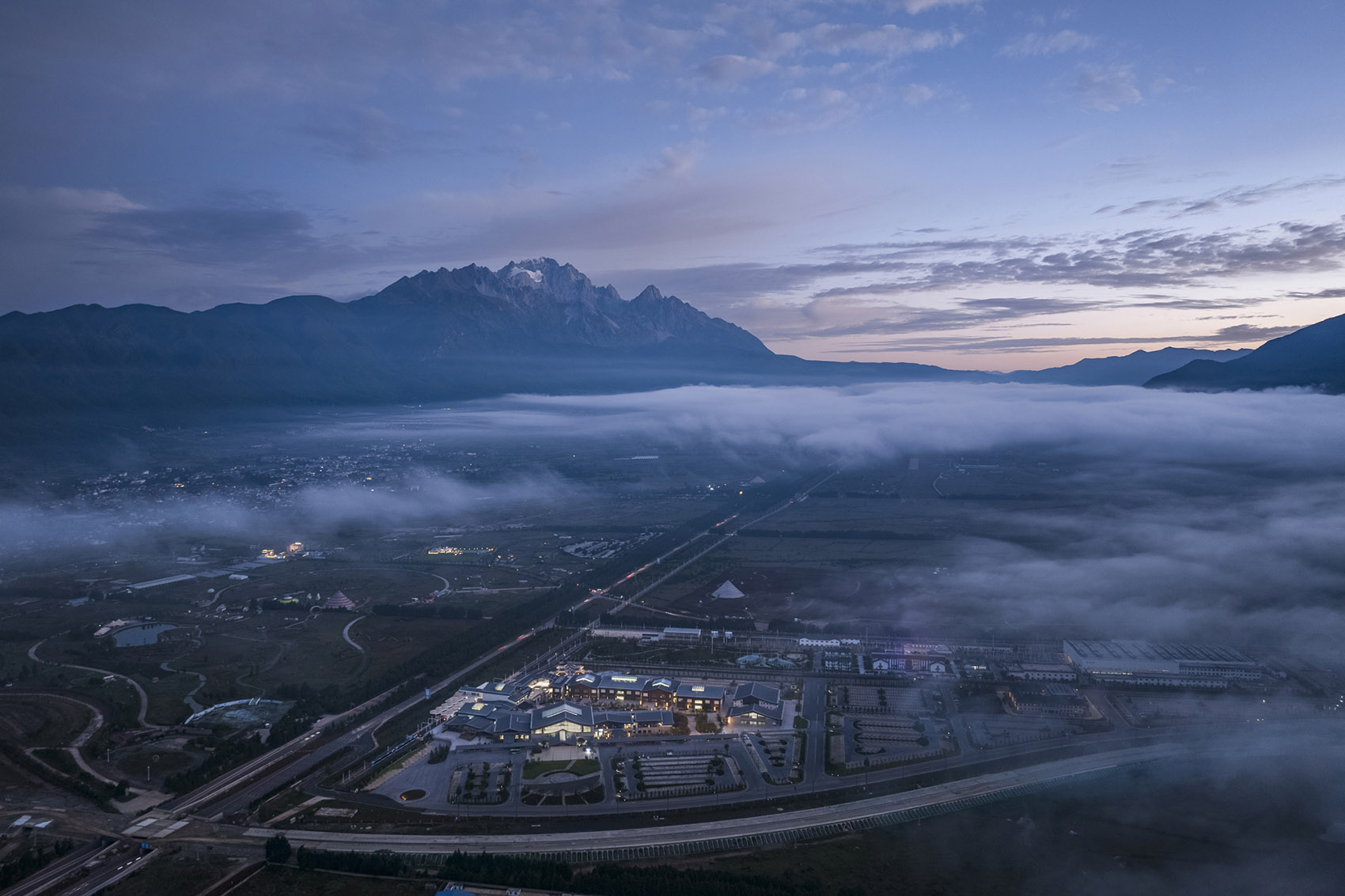 丽江市旅游集散中心(玉龙雪山新游客服务中心)丨中国丽江丨清华大学建筑设计研究院有限公司-62